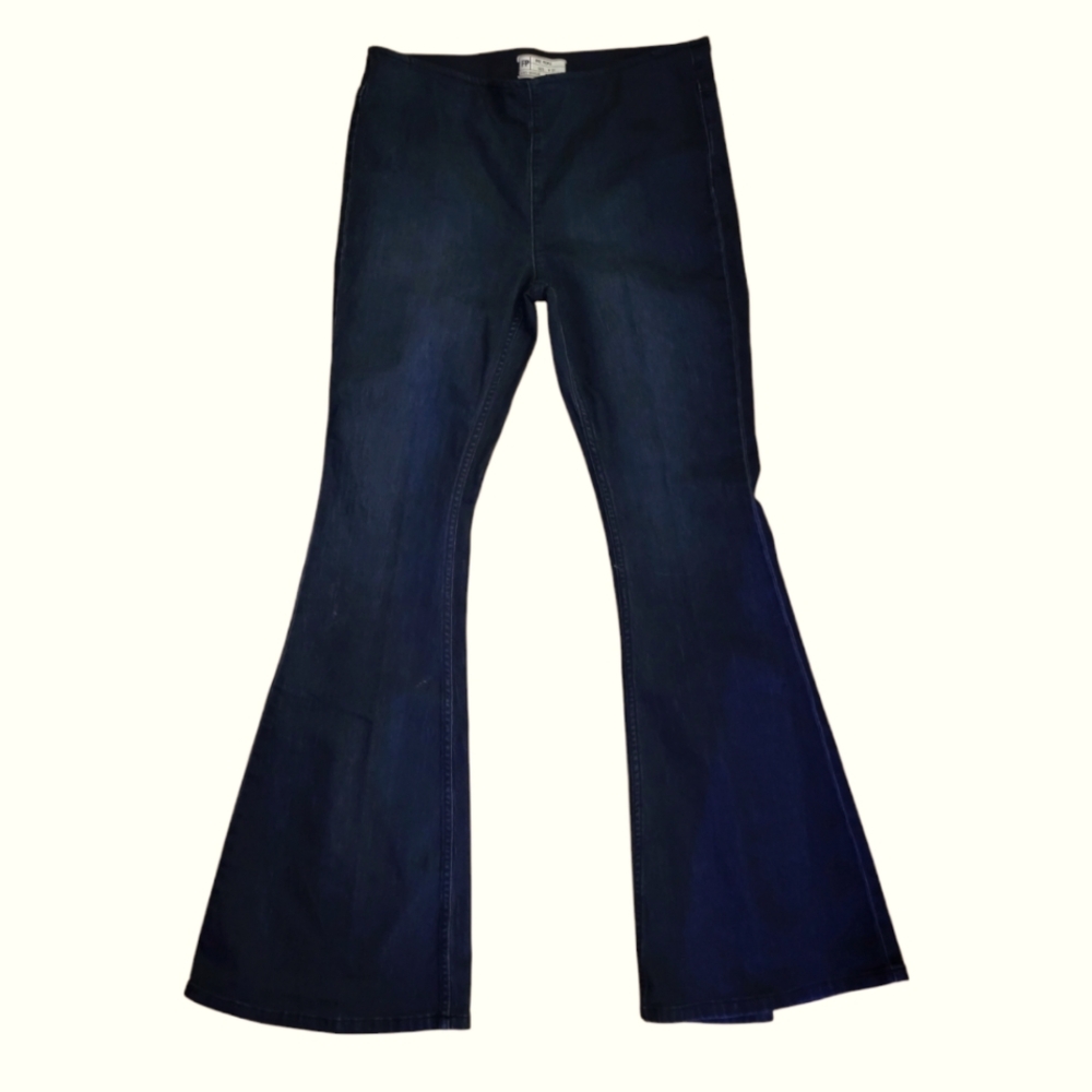 Free People flare bottom stretchy Jeans size 31